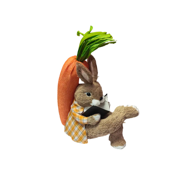 Rabbit leaning against carrot 36cm